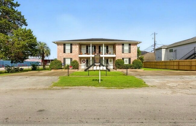 Building Photo - 9641 Hollock St