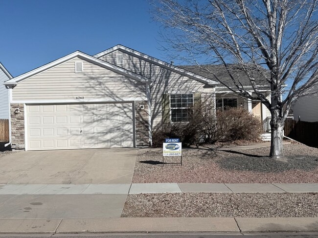 2 Bed 2 Bath Ranch Style Home With Backyard and Newly installed LVP Flooring!! Available Now! - 2 Bed 2 Bath Ranch Style Home With Backyard and Newly installed LVP Flooring!! Available Now!