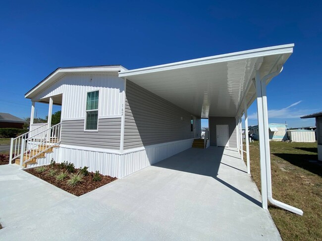 Building Photo - 2563 Skyview St