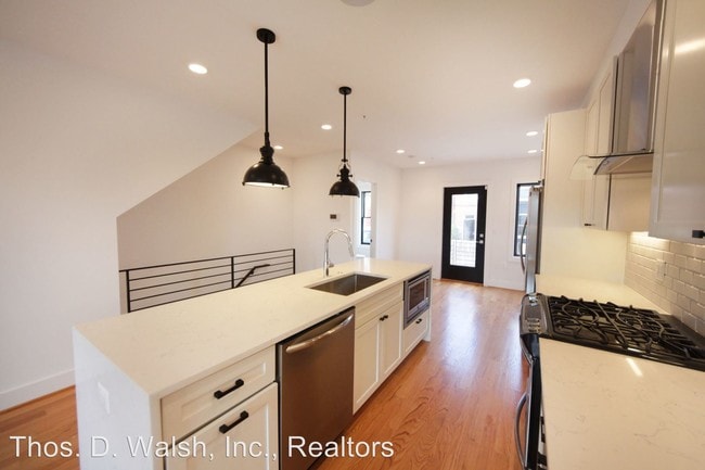 Building Photo - 609 Gresham Pl NW