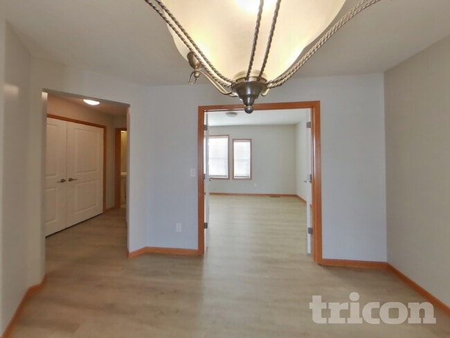 Building Photo - 1627 Fox Hunt Way