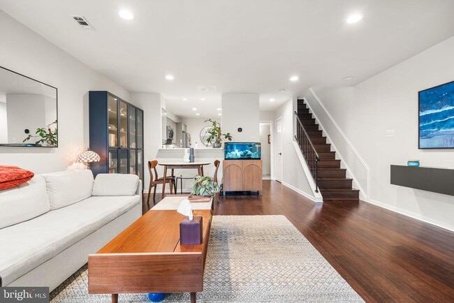 Building Photo - 907 S Rolfe St