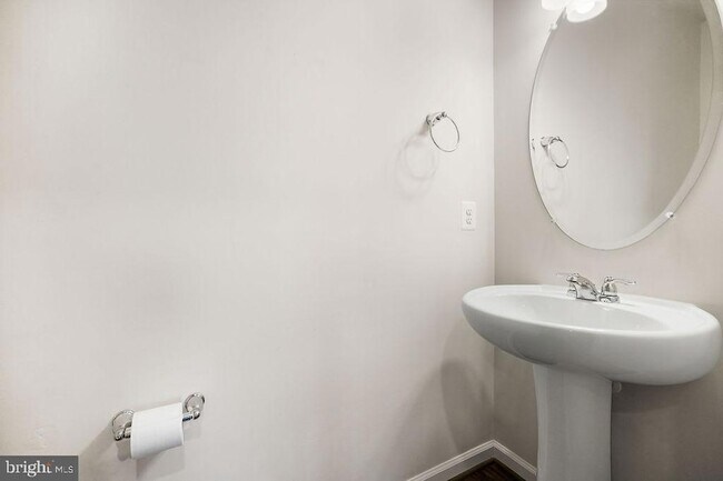 Foto del edificio - 12854 Cloverleaf Center Drive