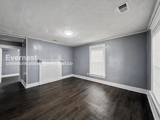 Building Photo - 3 Bed/1 Bath Home with Modern Amenities / Pet-Friendly / Vouchers Accepted / Available Now!