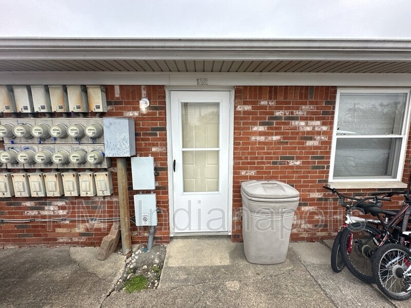 Primary Photo - 122 W William Dr