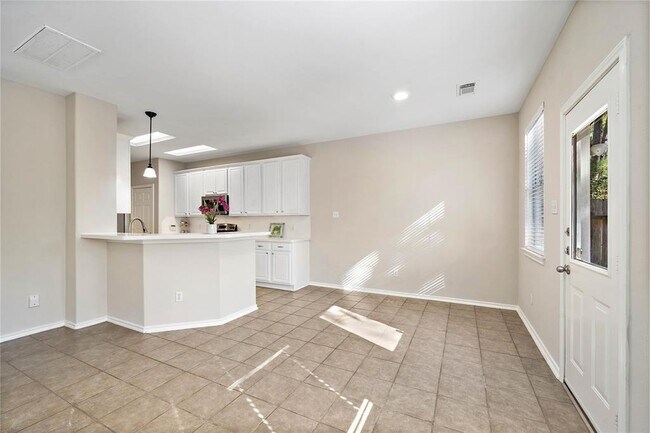 Building Photo - 22 Blue Creek Pl