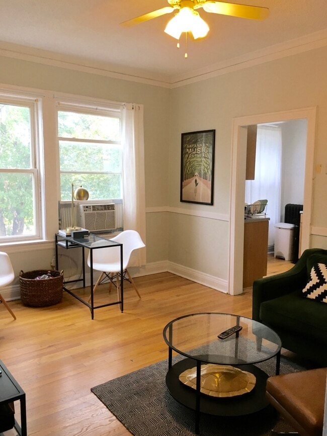 Dining Room - 4500 N Lincoln Ave