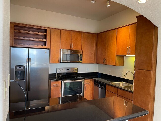 Building Photo - 2 Bedroom, 2 Bathroom Spacious Condo with Dining & Living Room within Heart of Buckhead