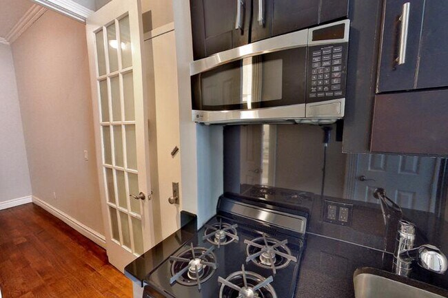 Building Photo - 53 Leroy St