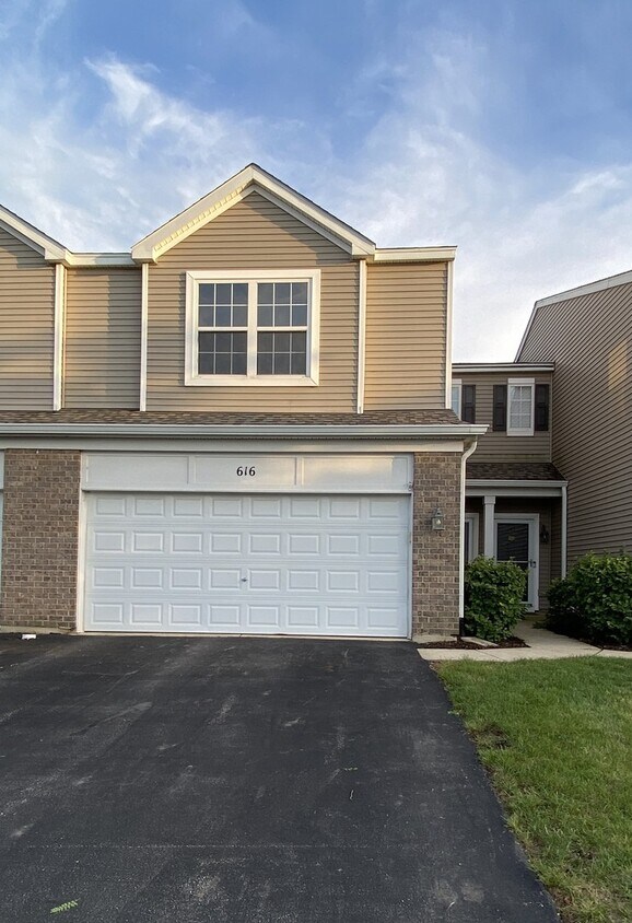 Foto principal - 616 Springbrook Trail N