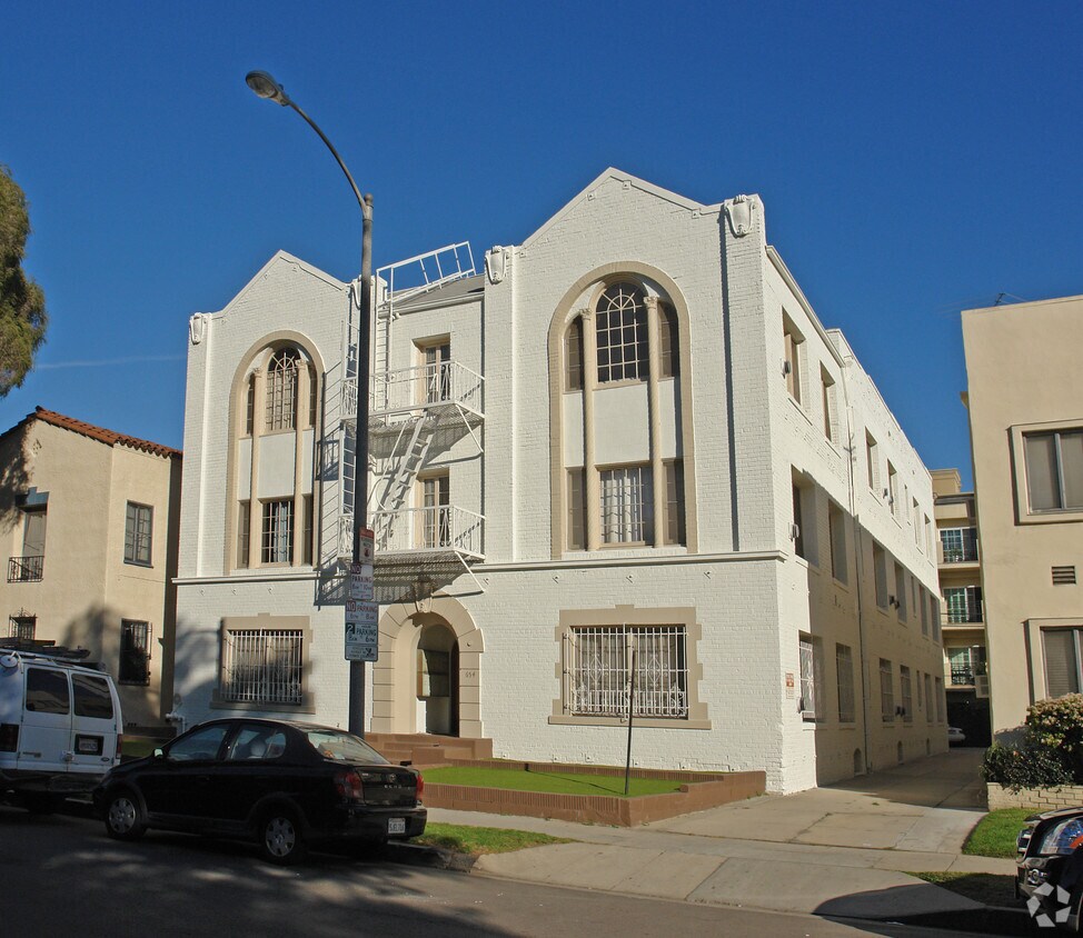 Foto del edificio - 654 S Cloverdale Ave