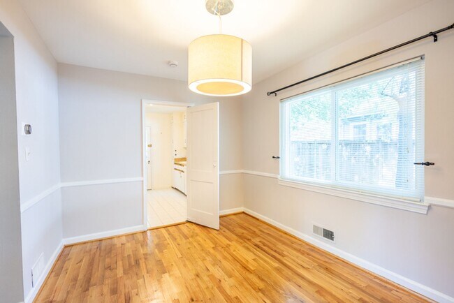 Foto del edificio - Charming  3 BR/1 BA Single-Family Home in ...