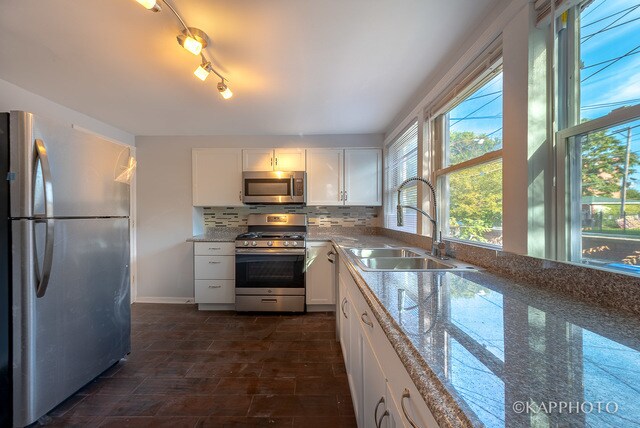 Building Photo - 47 E 37th Pl