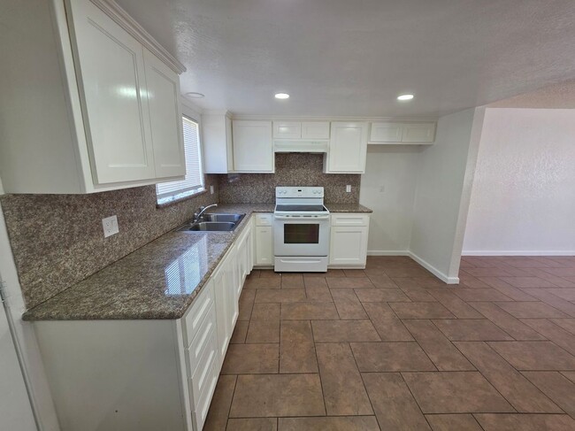 Building Photo - 809 K St