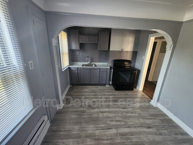 Building Photo - 9516 Wayburn St