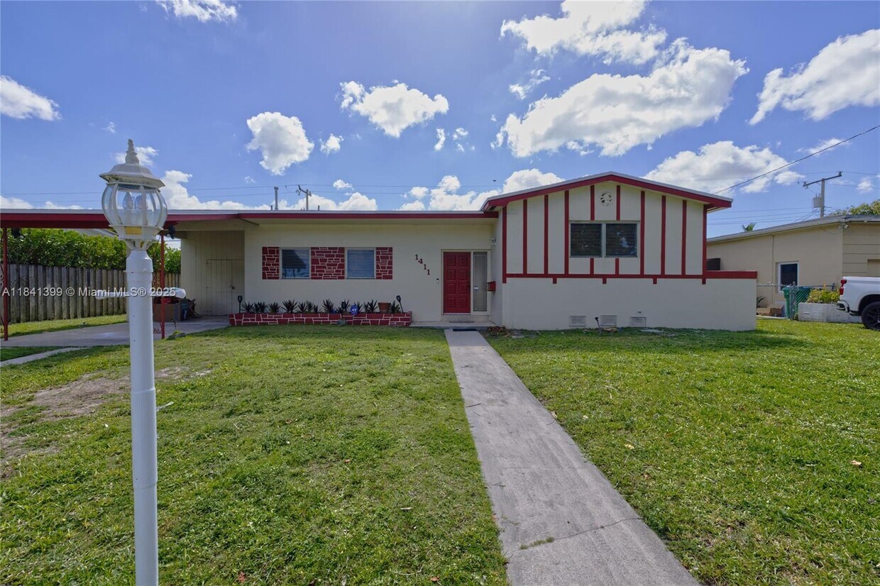 Foto principal - 1411 SW 82nd Ct