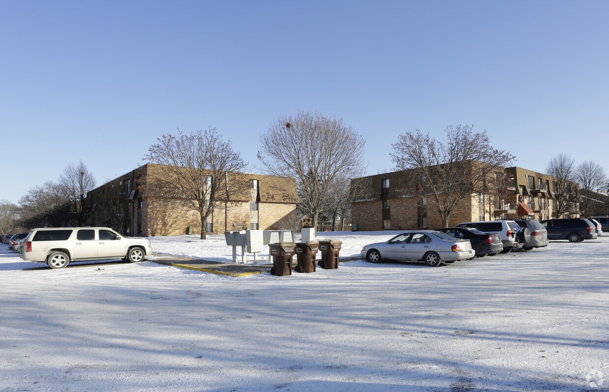 Foto del edificio - Blaine Manor Apartments