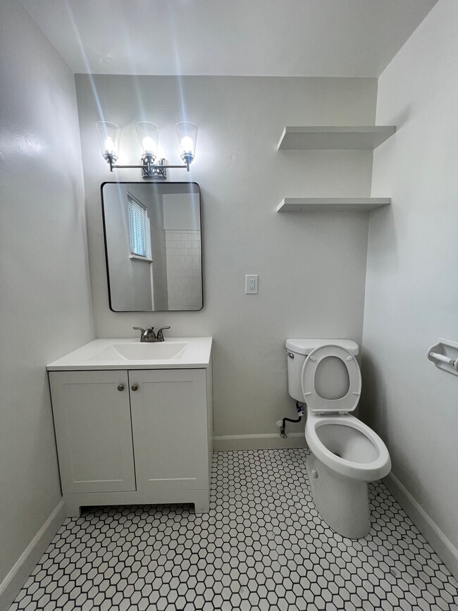 Bathroom - 2516 Drake St