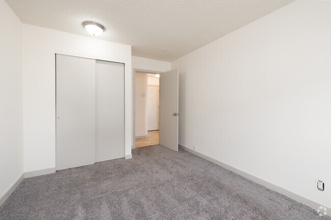 1BR, 1BA - 550SF - Bedroom - Olympic Square - Gorgeous Renovated Apartm...