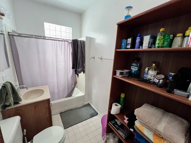 Foto del edificio - 2056 W Cullom Ave