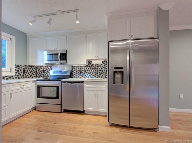 Building Photo - 52 Courtland Dr