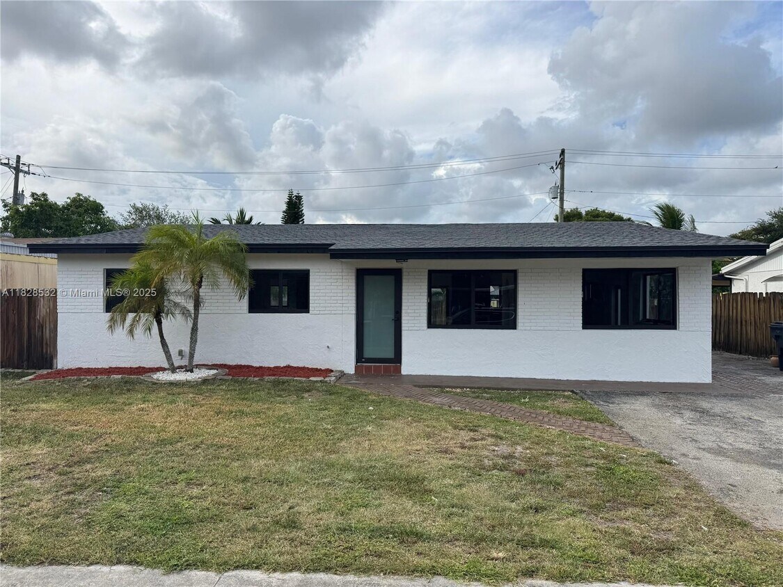 Foto principal - 7161 Pershing St