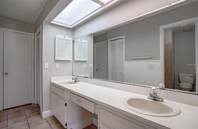Building Photo - 5126 Martinique Dr