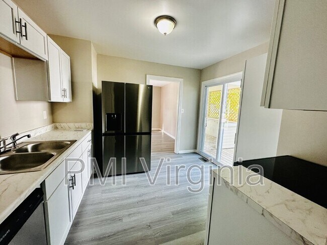 Foto del edificio - 4832 Robin Hood Rd