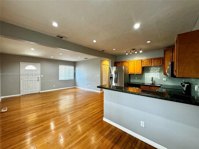 Foto del edificio - 6400 SW 58th Ave