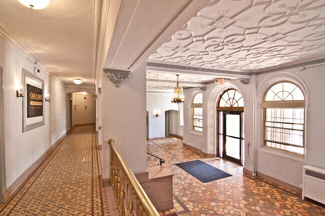 Diseño de pasillos y vestíbulos - Oaklawn Apartments