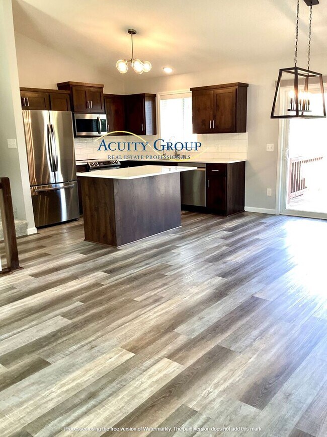 Building Photo - 3BR, 2 1/2 BA Single Family Home in Elk River