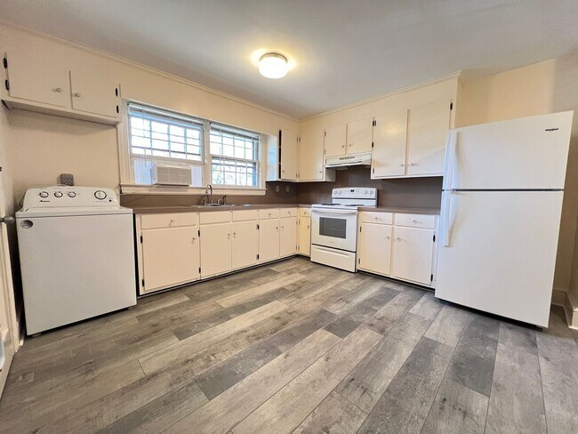 Foto del edificio - 308 Fifth Street-Triplex