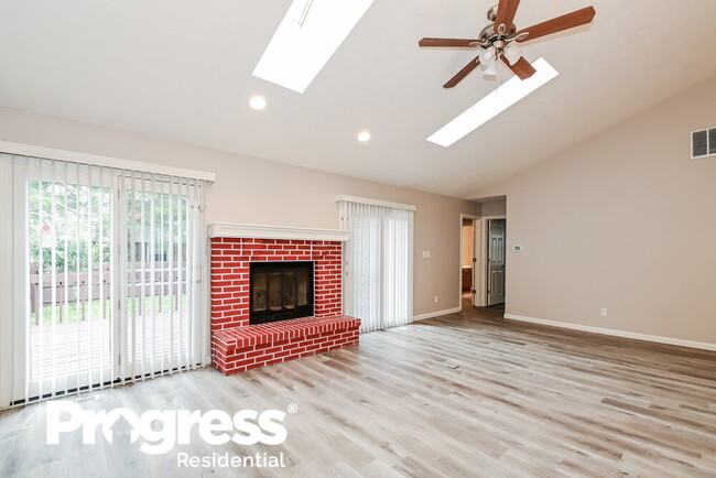 Foto del edificio - 1068 W Southport Rd