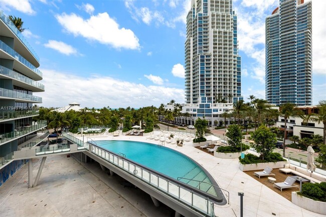Building Photo - 1 Collins Ave