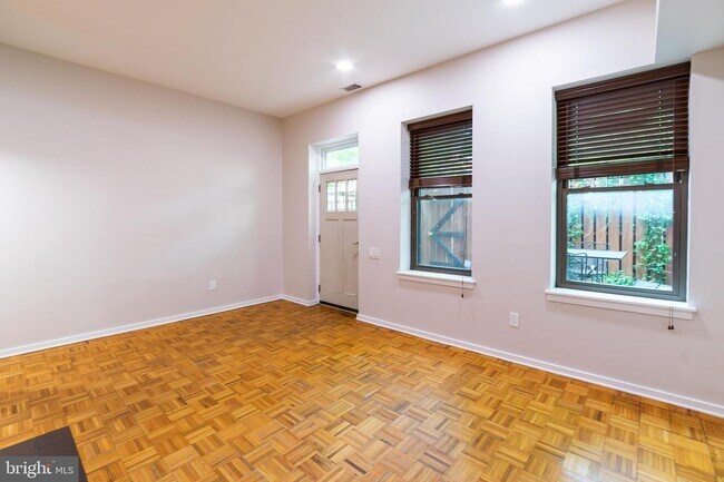 Building Photo - 311 Catharine St
