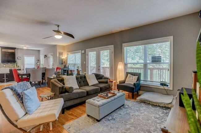 Building Photo - 1409 Riverside Dr