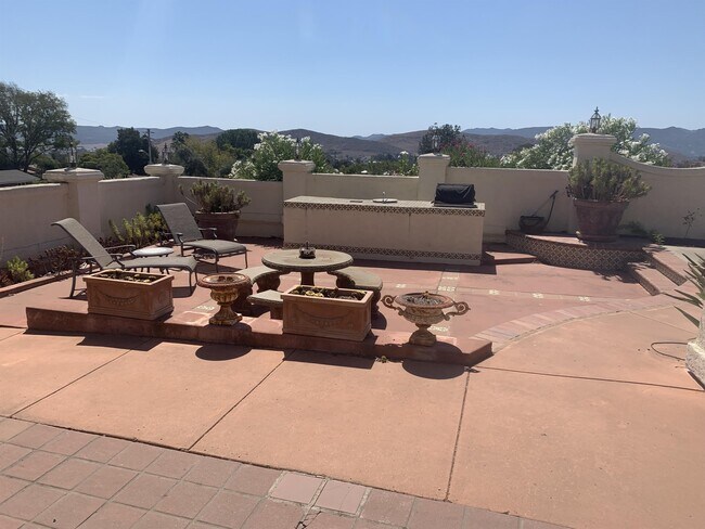 Building Photo - 1645 Encino Ct