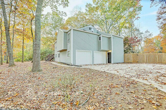 Building Photo - 2230 Rolland St