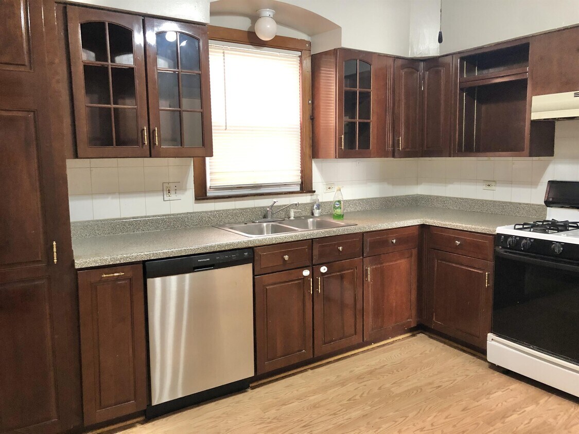 Foto principal - 5016 W Lawrence Ave