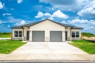Building Photo - 1010 Escondido Ln E