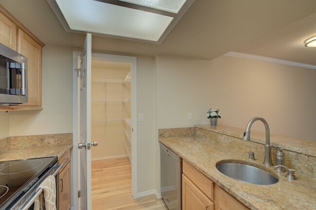 Foto del edificio - 2Bd/1Ba Bellevue Condo