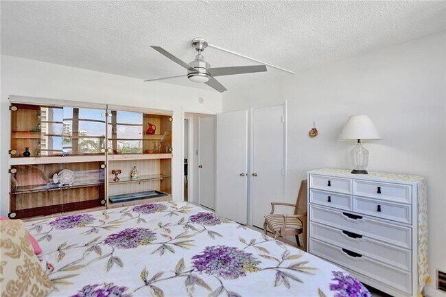 Foto del edificio - 101 N Birch Rd