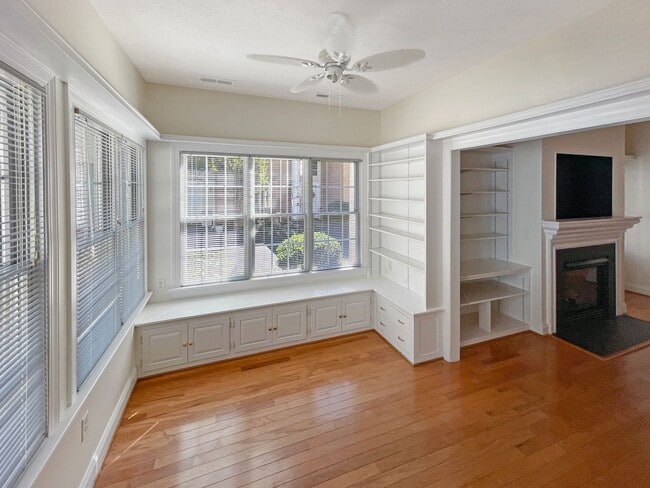 Foto del edificio - Spacious 3 bedroom/ 2 full bath home in Mi...