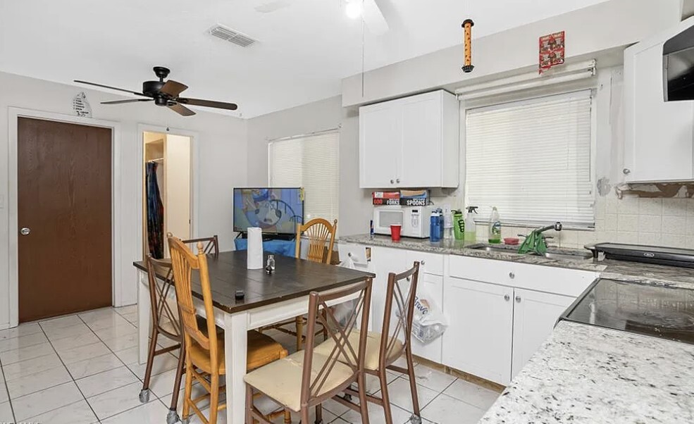 Foto del edificio - 12359 First St