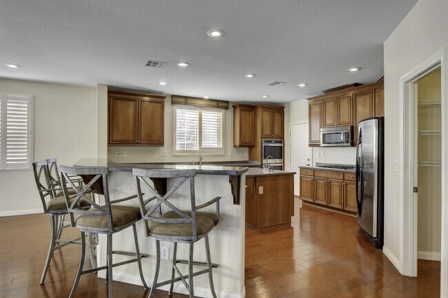 Building Photo - 18 Blue Valley Dr