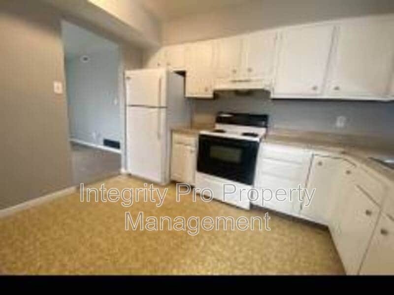 Primary Photo - 135 Manor Dr