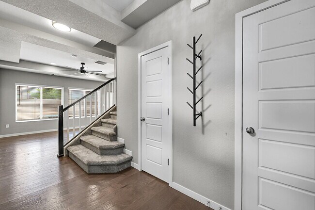 Foto del edificio - $2,550.00, 3 bed, 2.5 bath located in Colo...