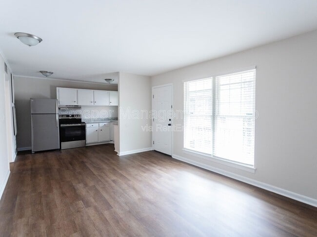 Building Photo - 867 Colony Dr