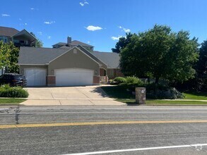 Building Photo - 1909 Shadow Valley Dr
