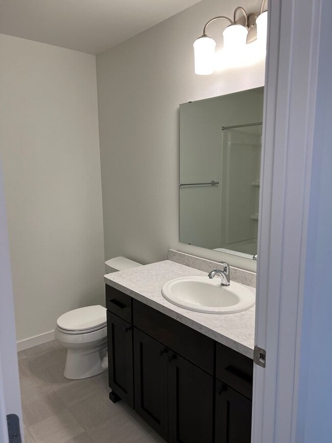 Building Photo - 4 Bed 2 Bath Twin Home